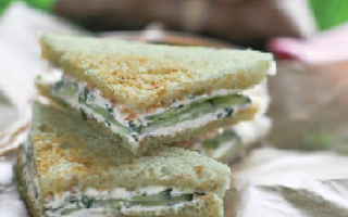 Toast fromage frais & concombre