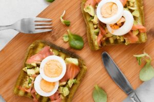 Toast saumon, avocat & œuf dur