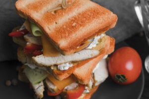 Club sandwich au poulet crudités