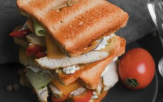 Club sandwich au poulet crudités