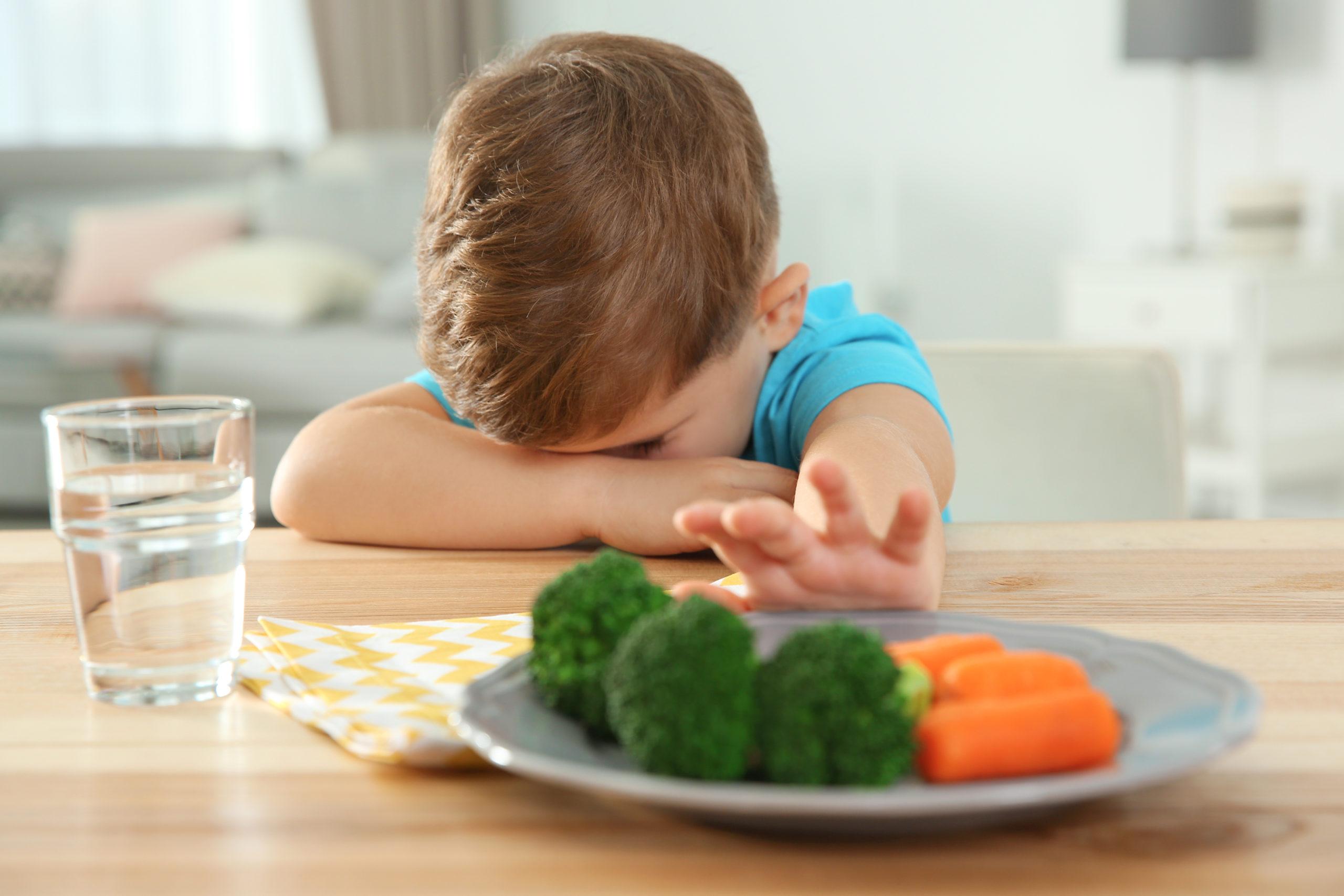 Néophobie : pourquoi mon enfant refuse de manger ?